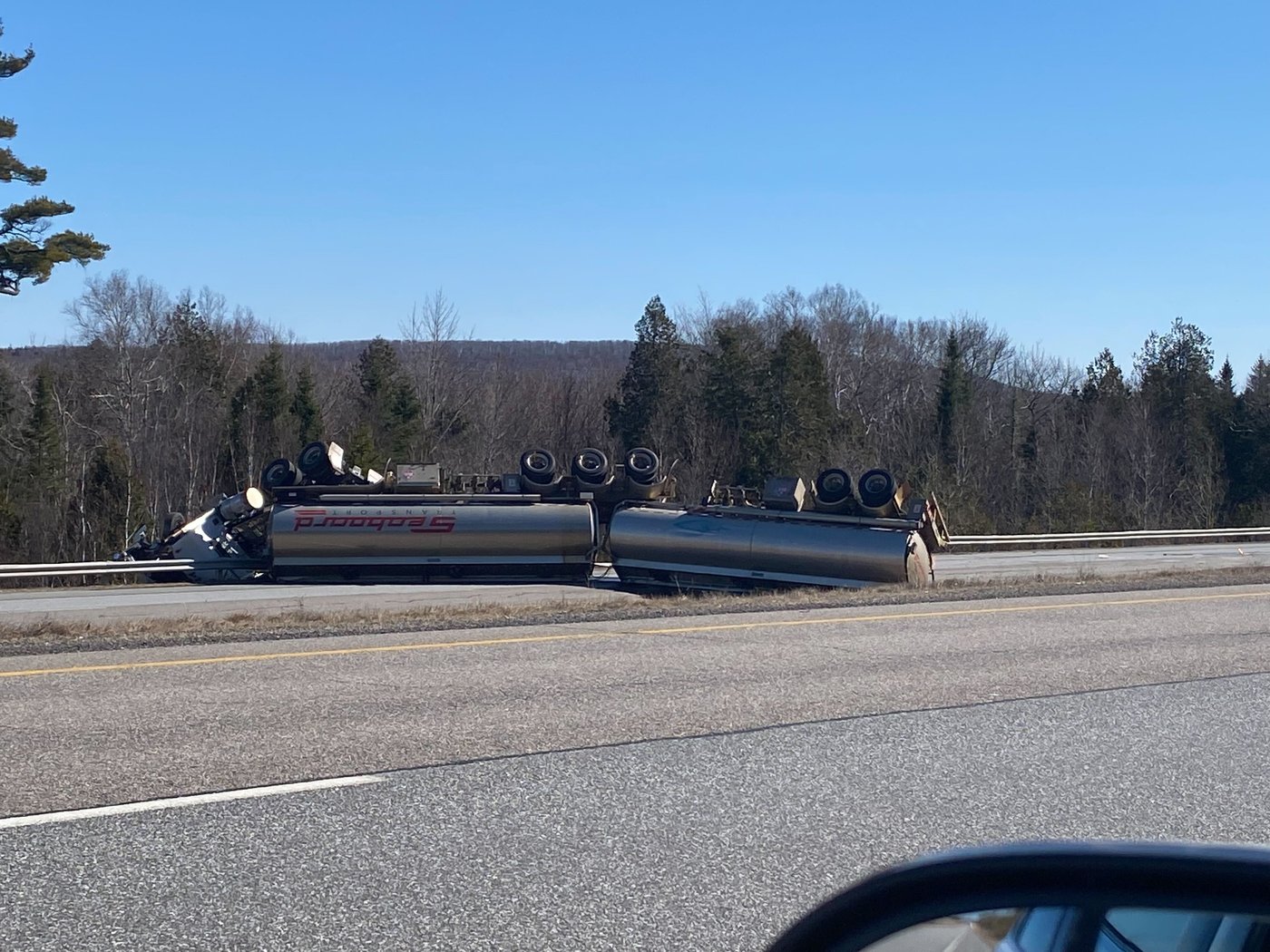 N.-B : un déversement de carburant sur une autoroute a atteint un cours ...