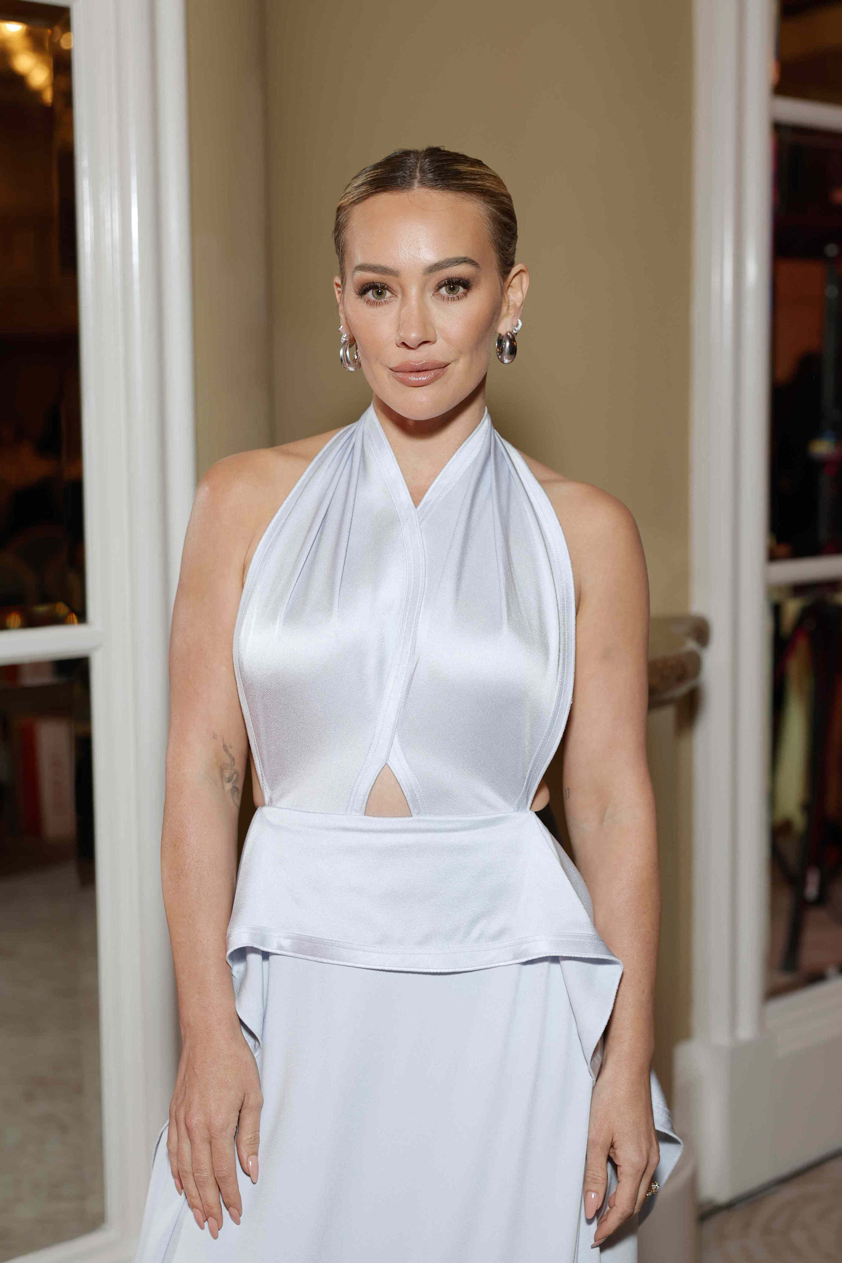 Hilary Duff's ruffled halter gown looks completely different from the back
