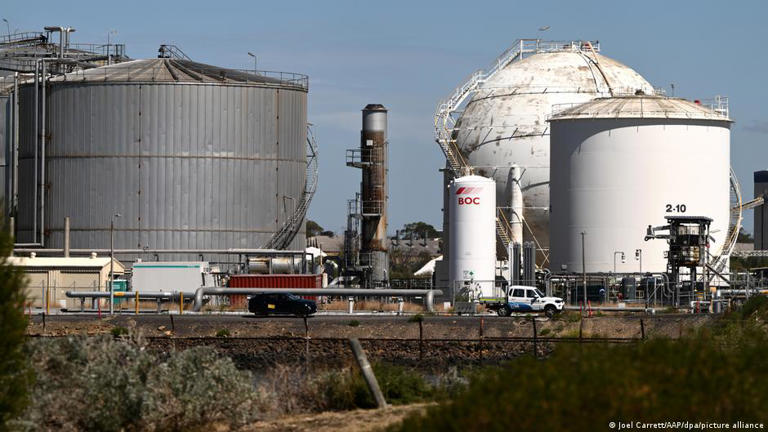 Firefighters battle huge blaze at Australian oil refinery
