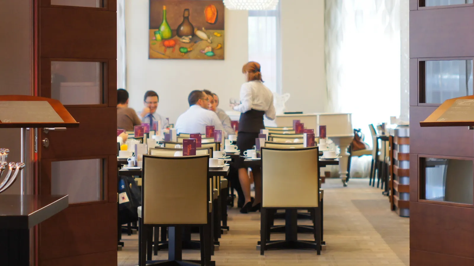 Restaurants in at least 11 states are testing phone rules that many ...