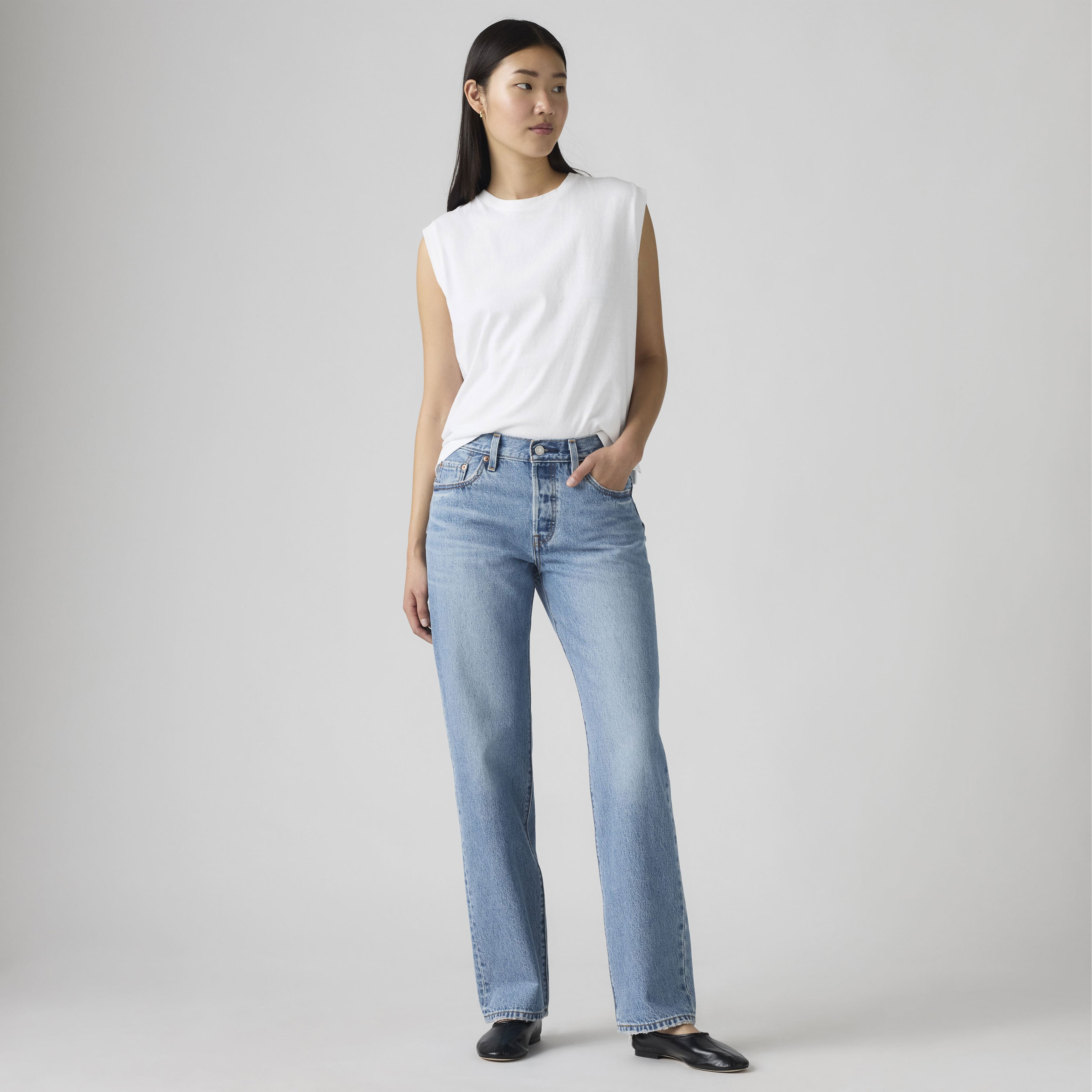 Not skinny, not baggy—this is the chic way to style Sambas with jeans ...
