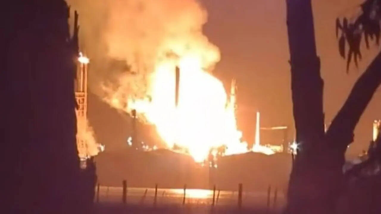 Geelong oil refinery fire: Explosion at one of Australia's last ...