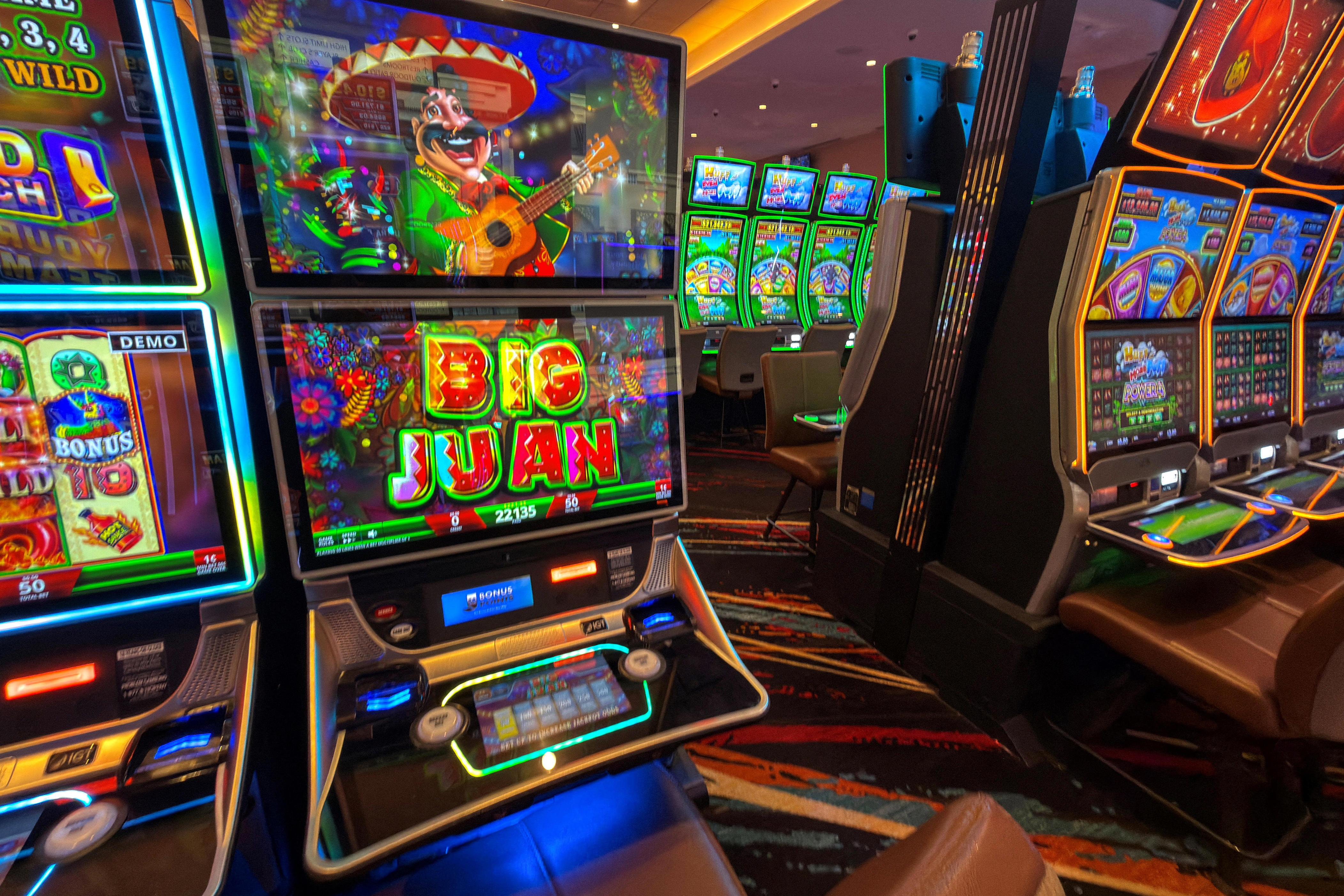 Florida gambling laws deem slot machines illegal outside these places