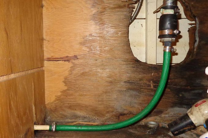 garden-hose-drain-at-sink-1200×1200