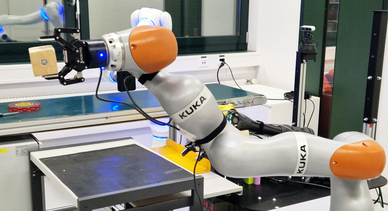 Kinematic intelligence lets three different robots learn the same task ...