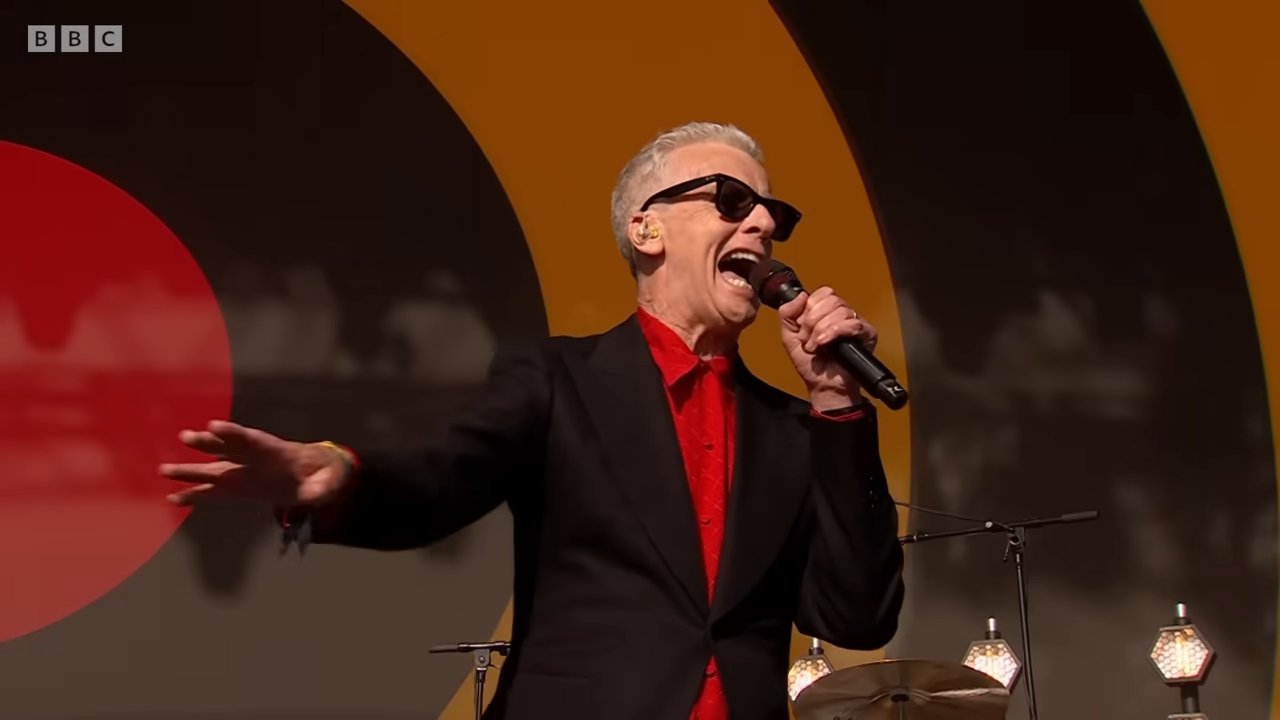 Peter Capaldi reveals deeply random way he ended up singing on stage at ...