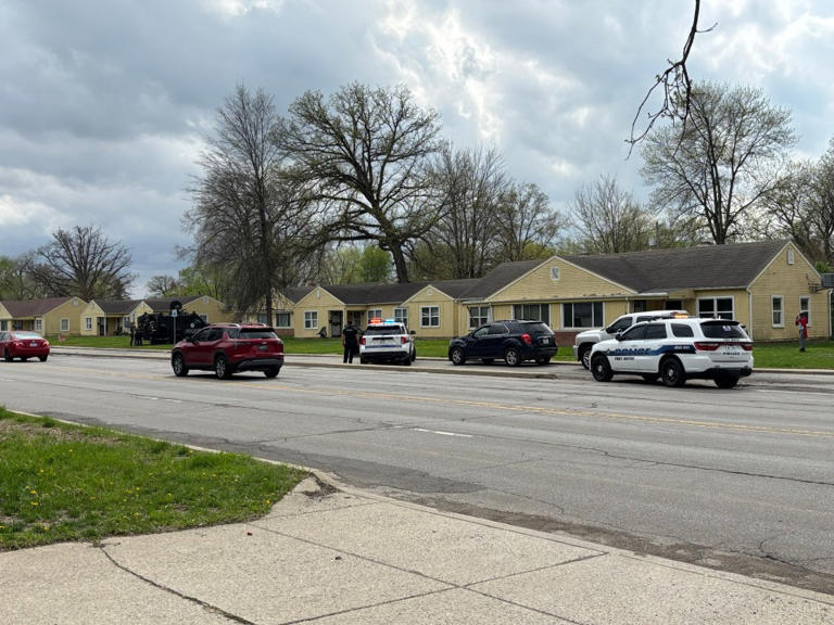 SWAT swarms complex on South Anthony Boulevard