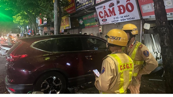 Hà Nội: Liên tiếp 2 vụ tai nạn trong đêm, tài xế đều vi phạm nồng độ cồn