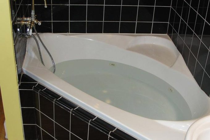 bath-tub-1200×1200