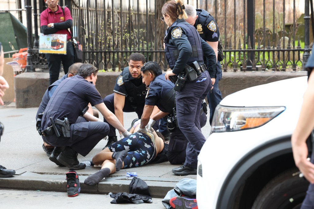 NYC straphanger initially believed to have been stabbed on NYC train ...