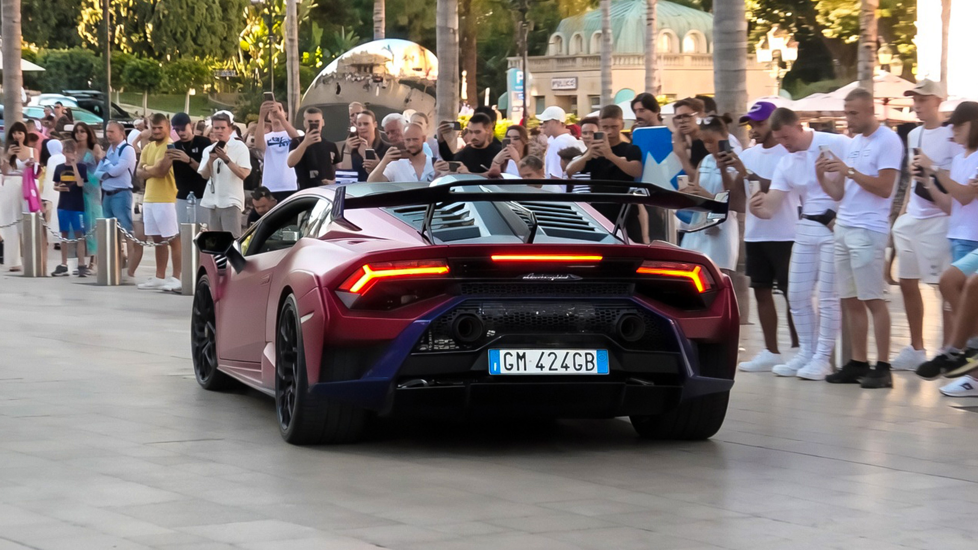 Millionaire shows up in Lamborghini surrounded by crowd