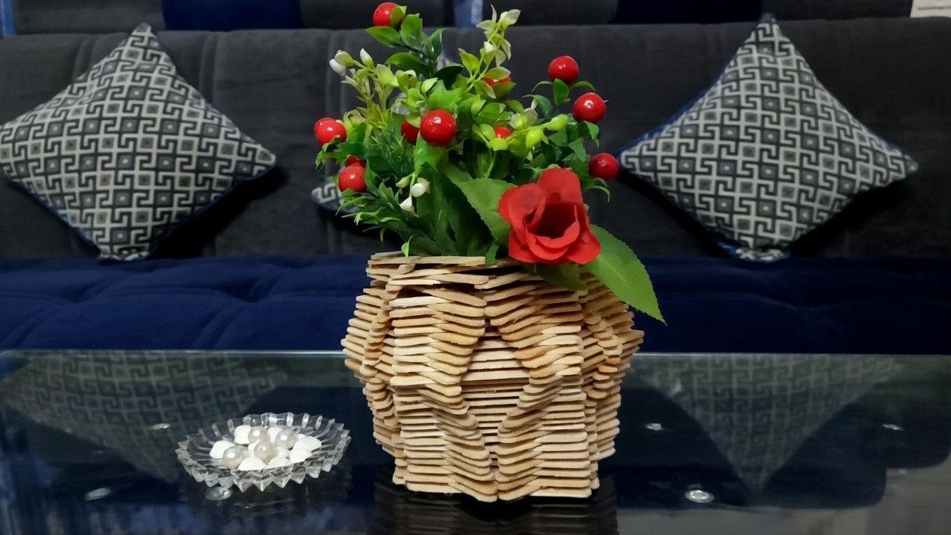 DIY simple flower vase from popsicle sticks