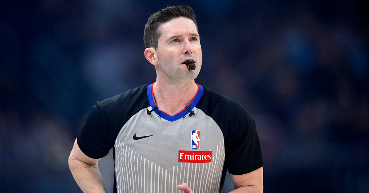 Ben Taylor injury: Referee heads to locker room during Warriors vs ...