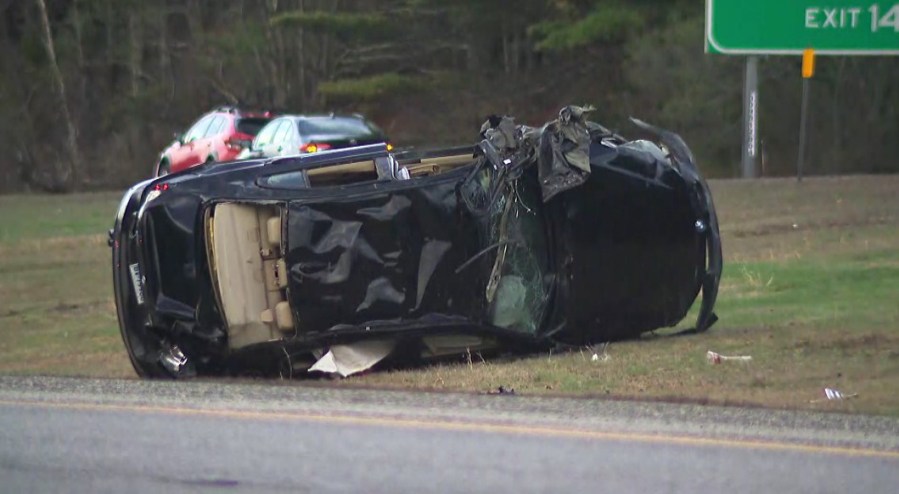 2 seriously injured in rollover crash on I-95 South