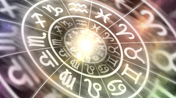 Pourquoi certaines personnes croient-elles aux horoscopes ? La raison ...