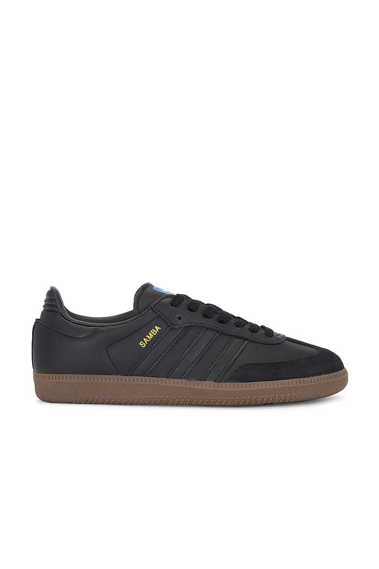 Not skinny, not baggy—this is the chic way to style Sambas with jeans ...