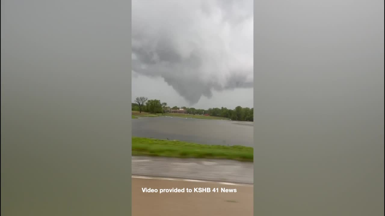 Video of possible tornado Wednesday in Clinton, Missouri