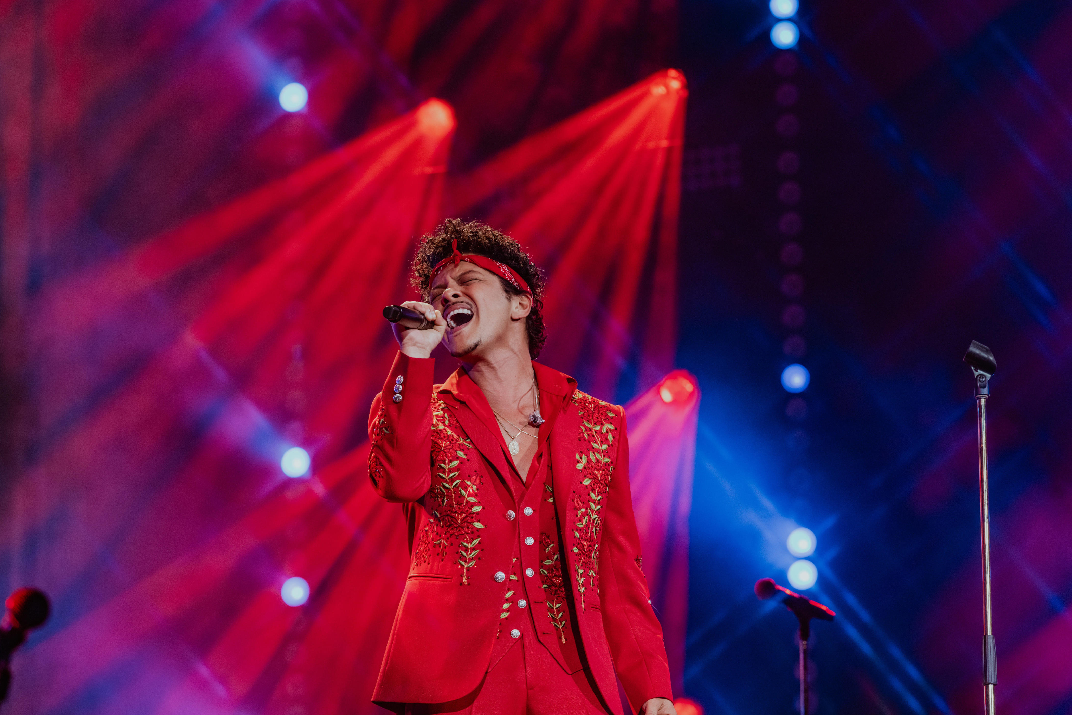 Bruno Mars plays two shows in Chicago this weekend, get tickets now