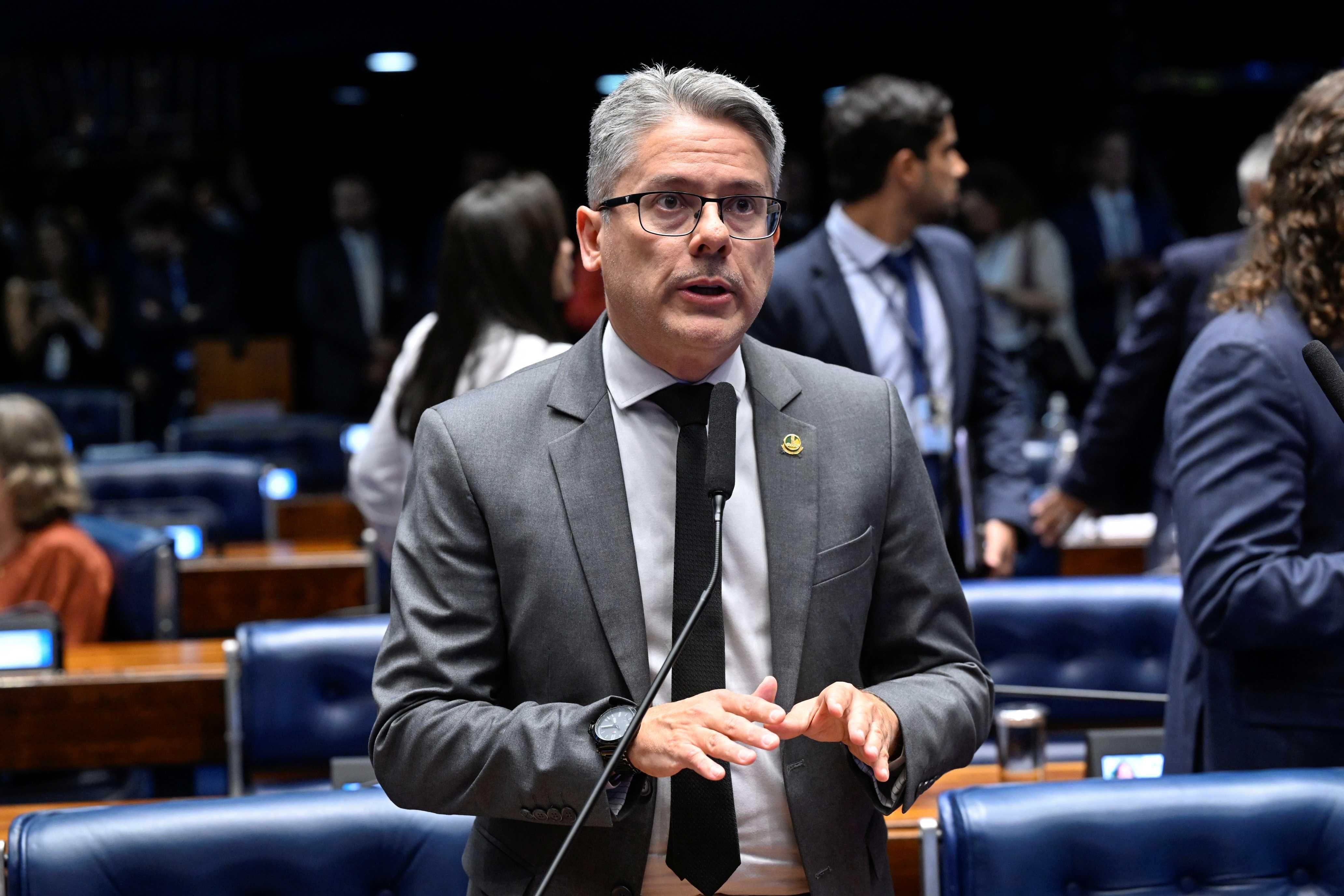 O senador Alessandro Vieira apresentou parecer na CPI do Crime Organizado pedindo indiciamento de três ministros do STF