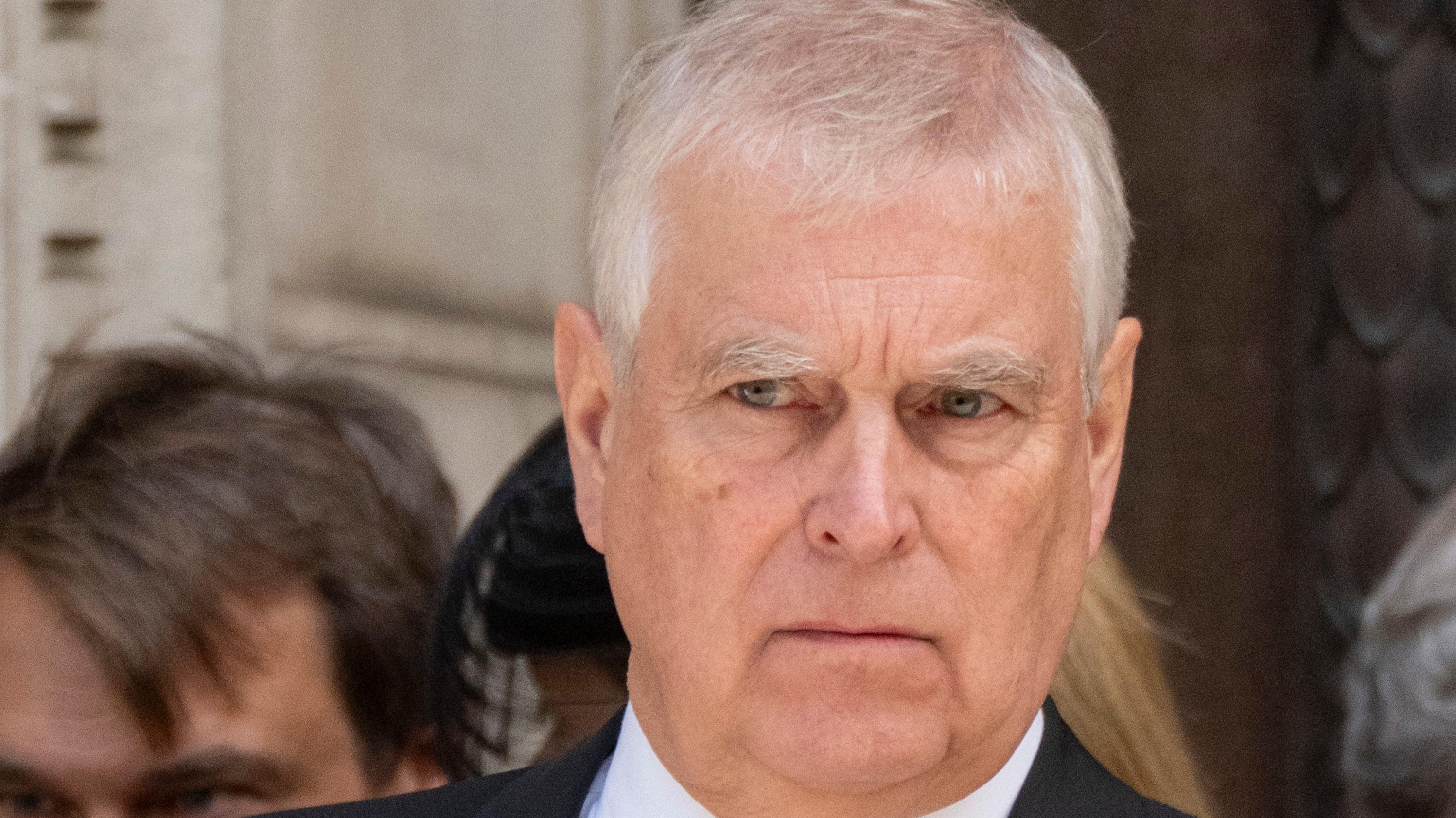 Prince Andrew: Un membre de la famille royale visite Marsh Farm - divertissement news from Gala