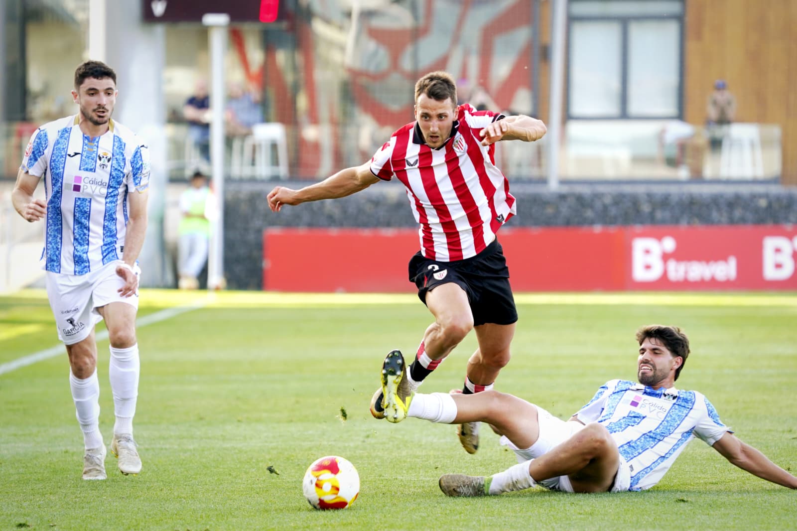 1-2: El Bilbao Athletic se deja remontar el marcador en Lezama