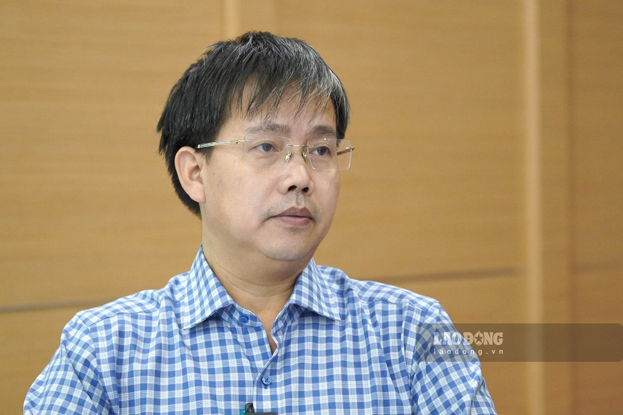 Ông Mai Văn Khiêm cảnh báo hoạt động của bão và các hiện tượng thời tiết ngày càng phức tạp dưới tác động của biến đổi khí hậu. Ảnh: Vũ Linh