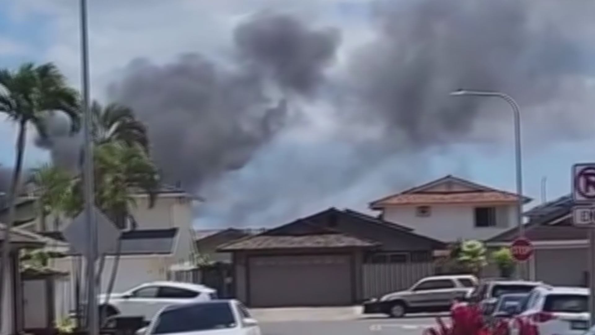 2-alarm house fire extinguished in Waipio