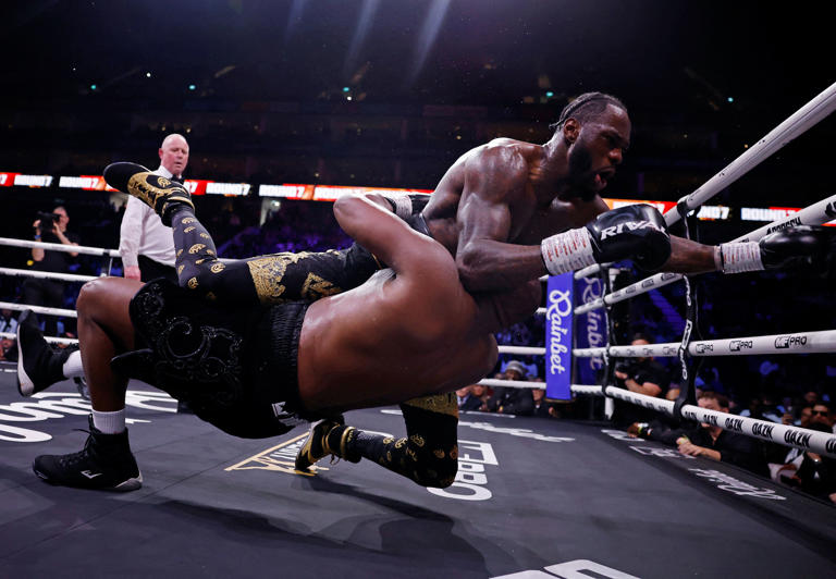 Chisora loses chaotic, razor-close retirement fight against Wilder