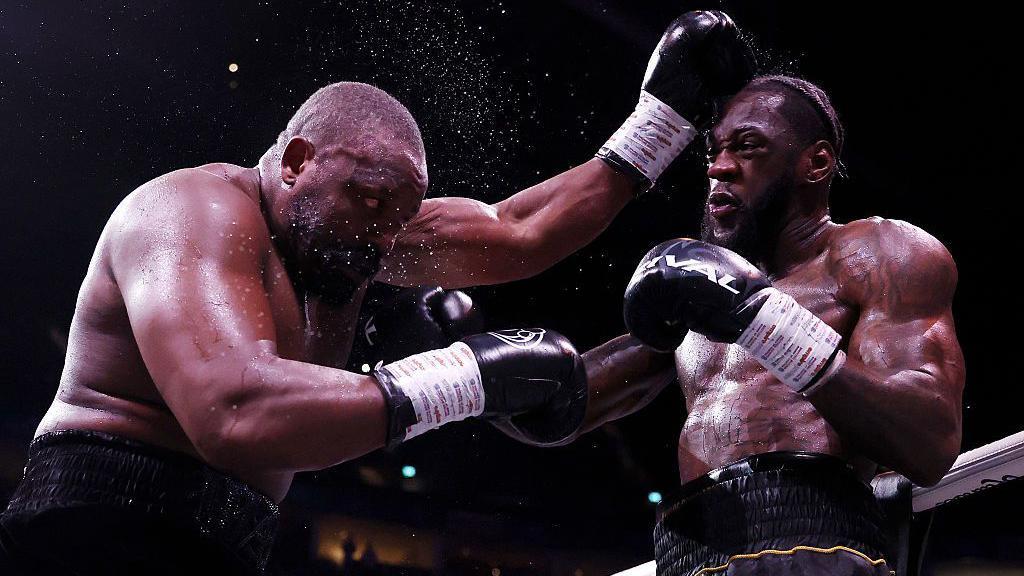 Chisora beaten by Wilder in captivating heavyweight bout<br>