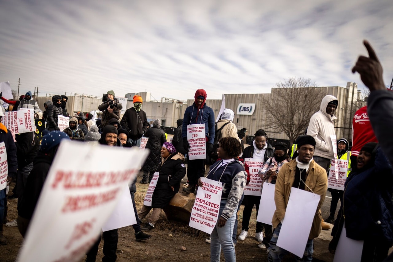 Striking beef plant workers to resume work