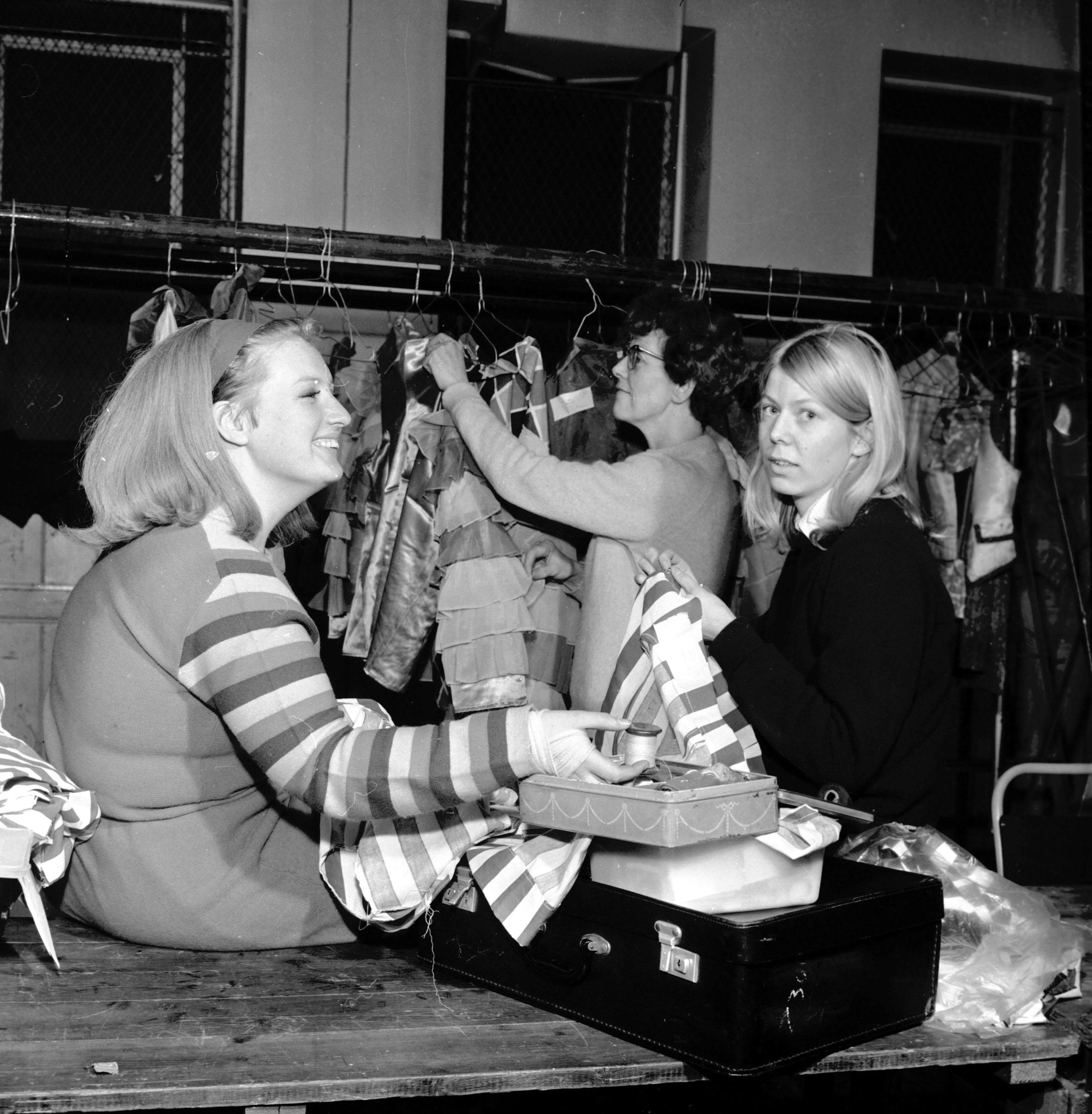 Edinburgh retro: 23 brilliant photos of theatre life in the 1950s and ...