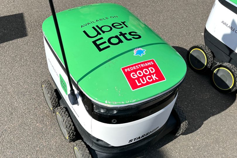 I tried ordering with Uber Eats robot - but one thing made it impossible