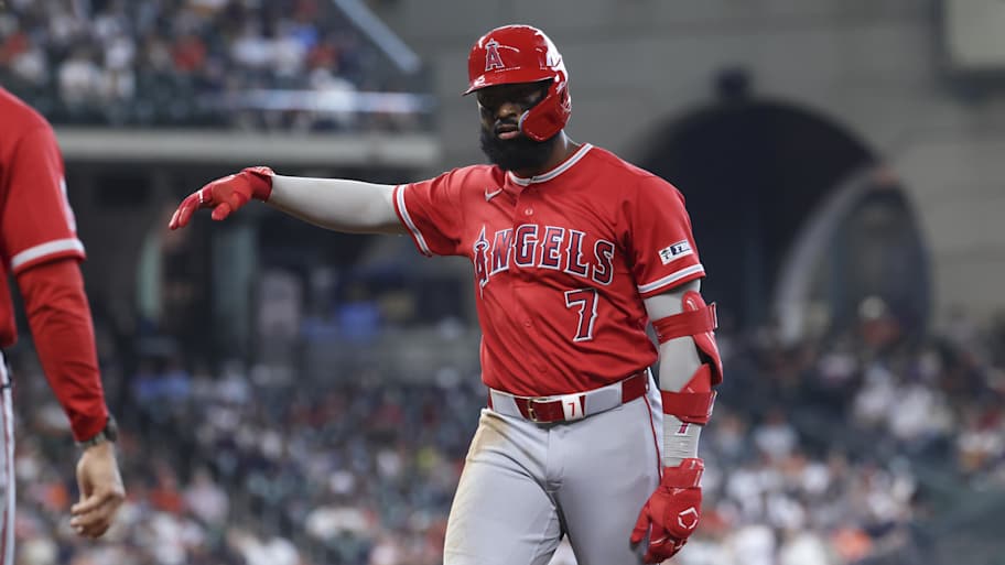 MLB world stunned by Jo Adell’s wild HR robbery of Cal Raleigh<br><br>