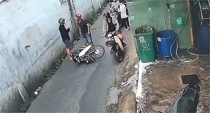 Làm rõ video vụ hùng hổ đánh người sau tai nạn ở TP.HCM