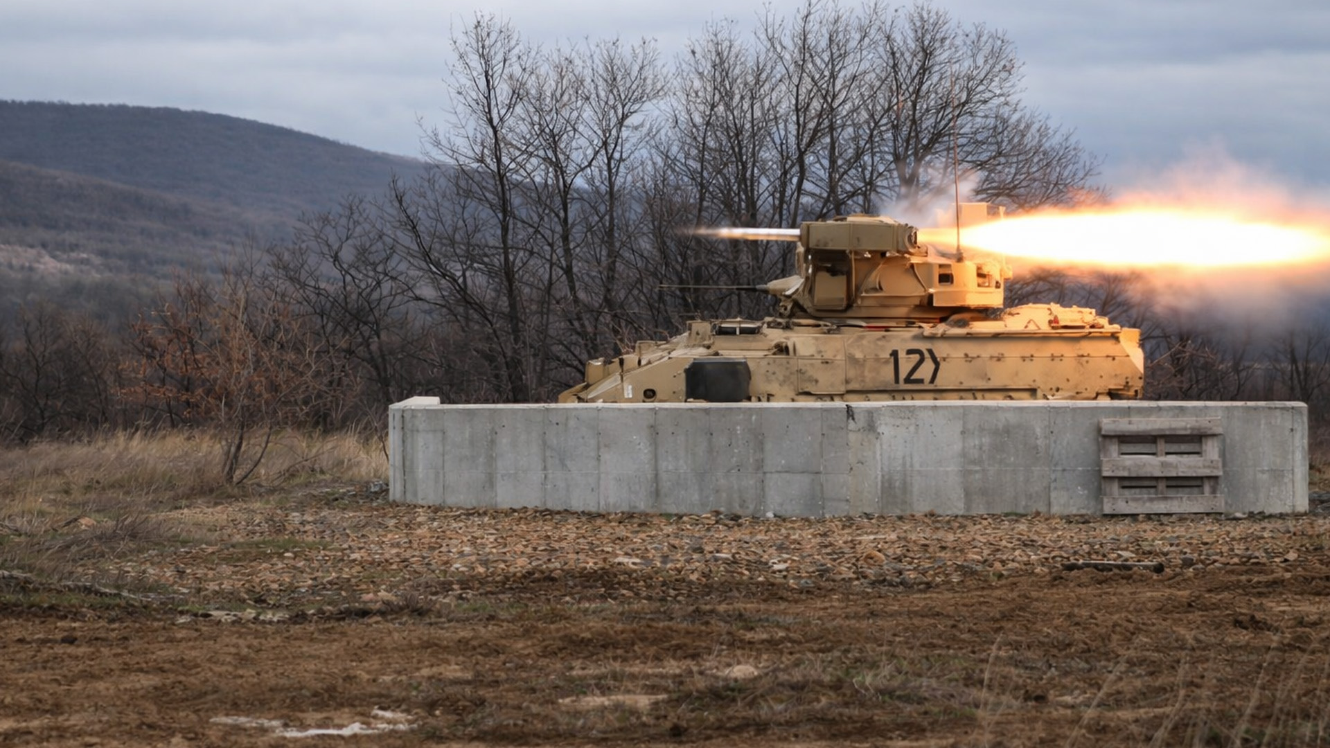 American troops train with anti-tank weapon