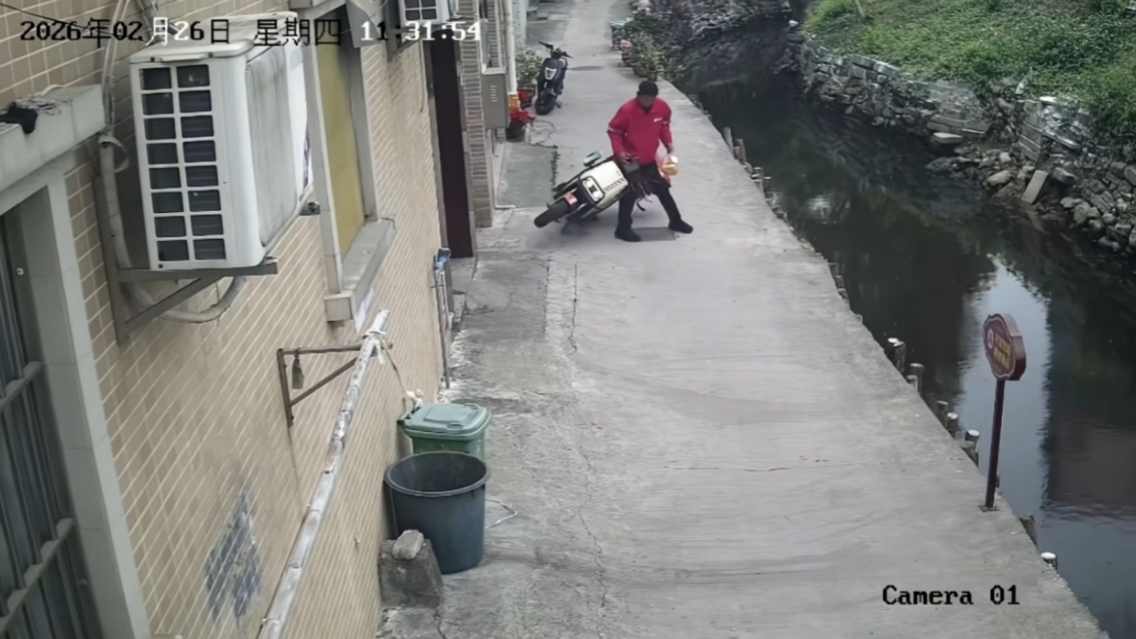 Delivery man accidentally sends scooter into creek in Guangdong, China<br><br>