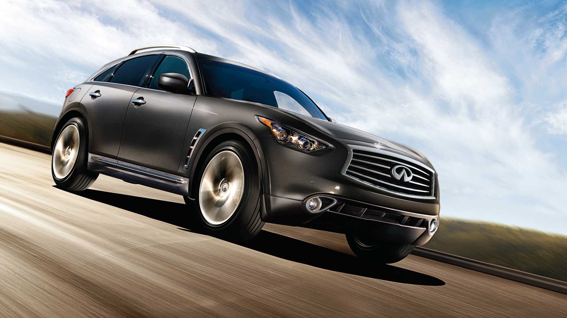 2013 Infiniti FX50 Front 3/4 View