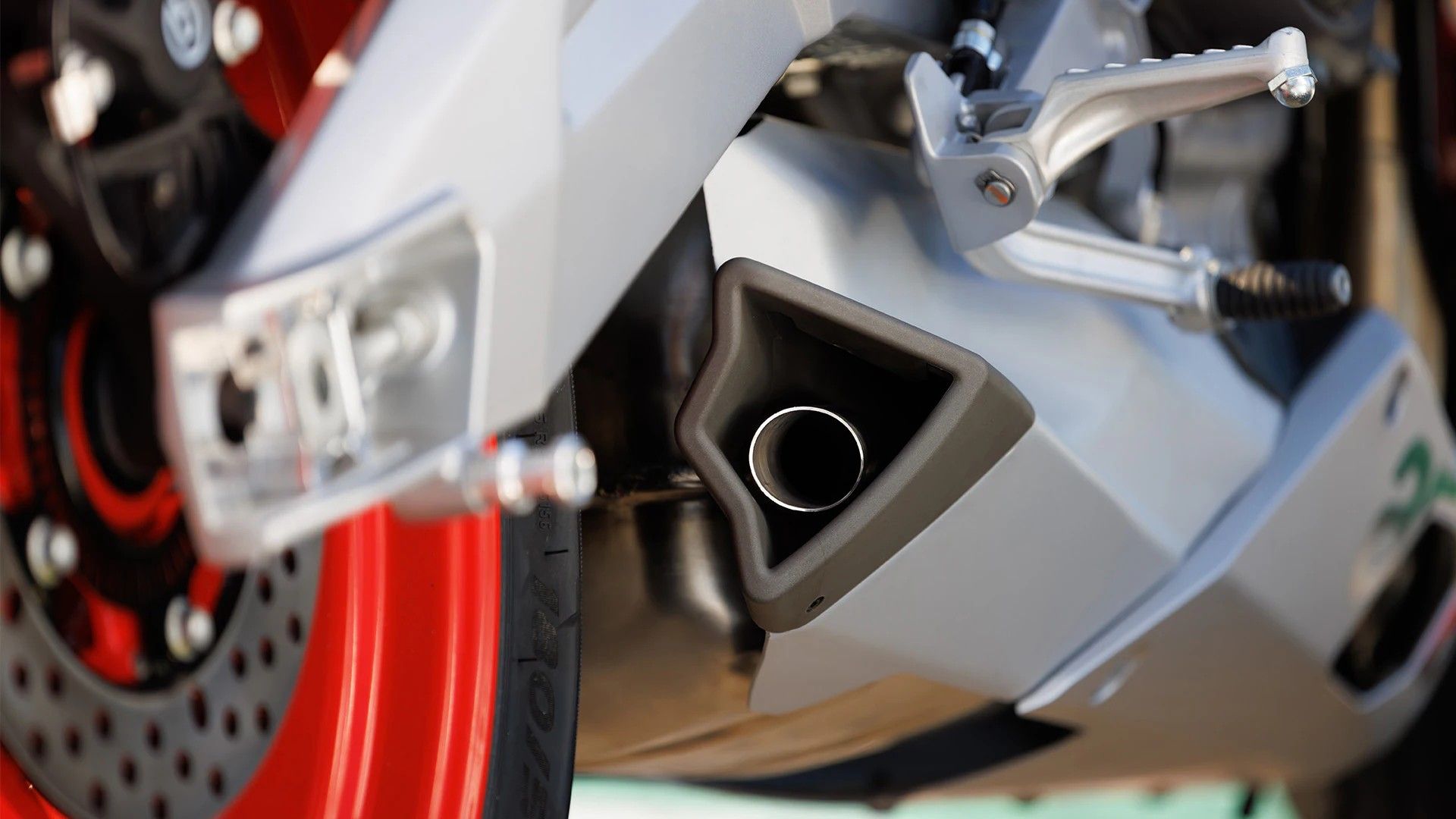 The performance bike that balances power, handling, and everyday ...