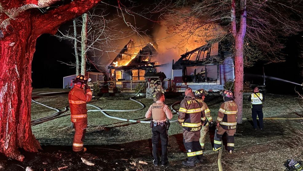 1 dead, 1 seriously injured after Readfield fire