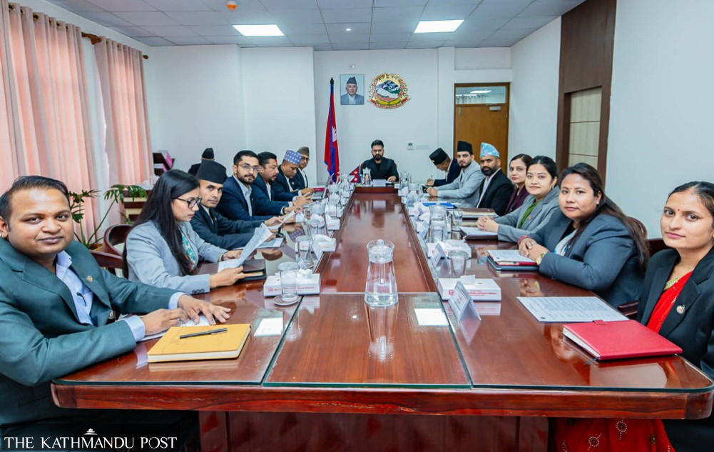 Government announces two-day weekend amid fuel crisis