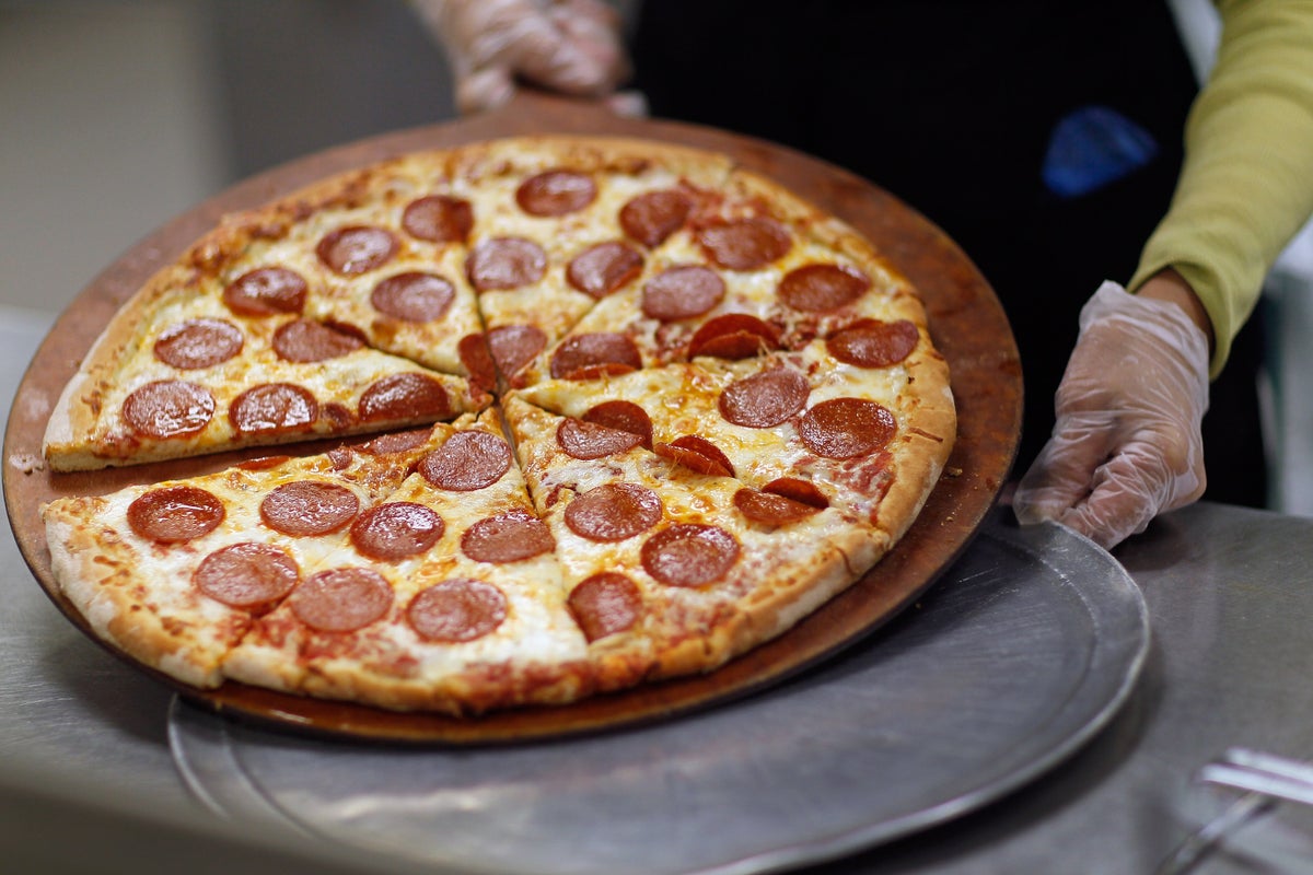 Pizza chain closes all US locations and goes bankrupt after 50 years<br><br>