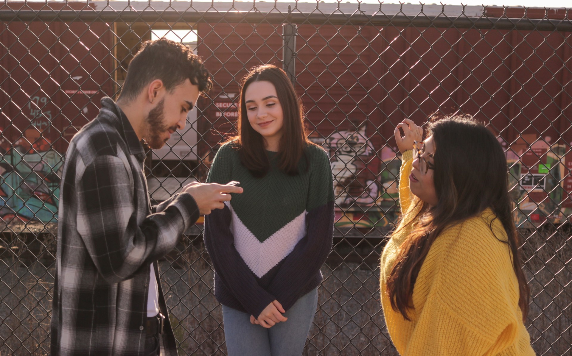 13 socially acceptable behaviors that are actually kind of rude