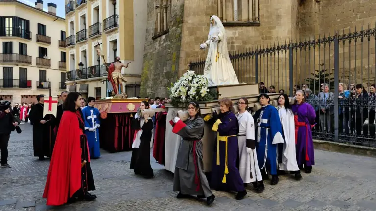 El Resucitado pone el broche de oro a una Semana Santa de Huesca "mejor ...