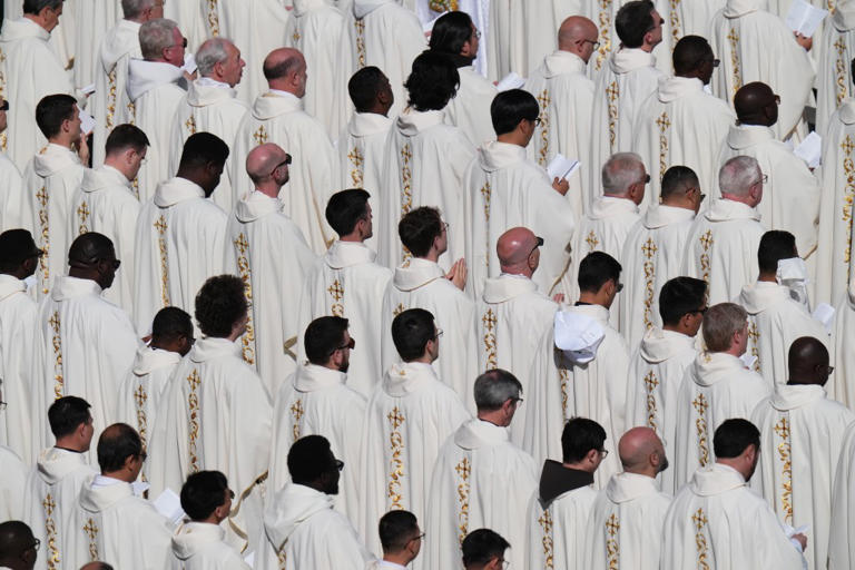 Pope Leo XIV calls for peace, urges world leaders to end wars in Easter ...