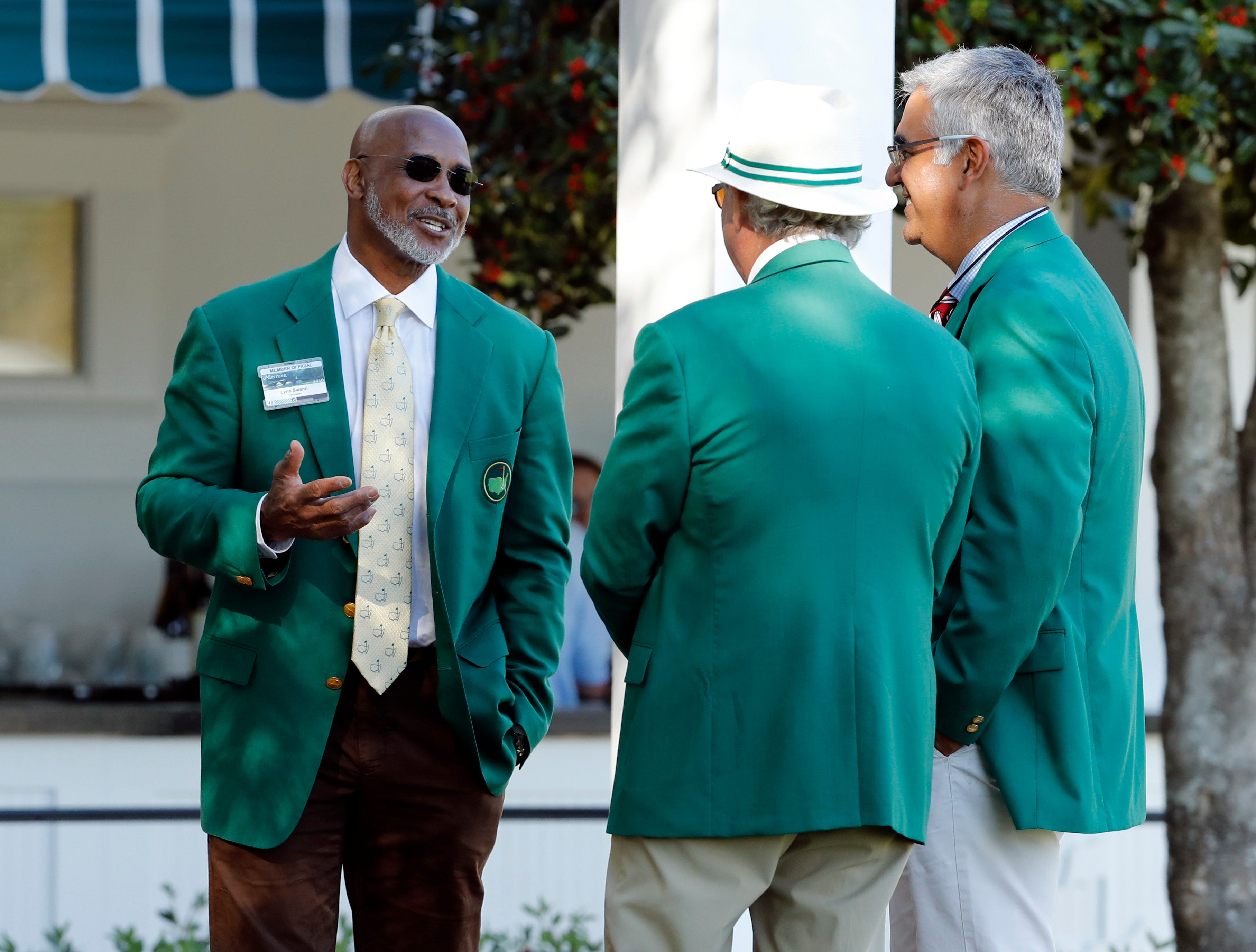 11 members of Augusta National with ties to pro, college football<br>