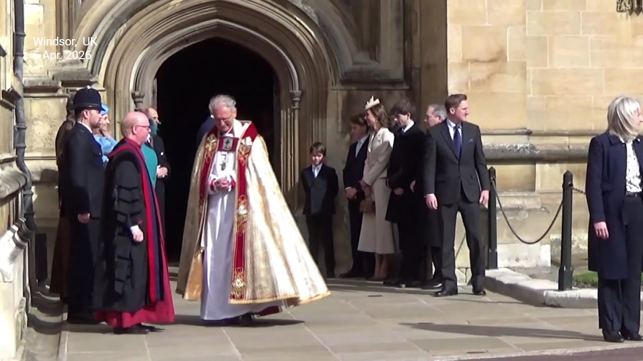 Princess of Wales does the perfect curtsy for King Charles in sweet Easter moment<br><br>