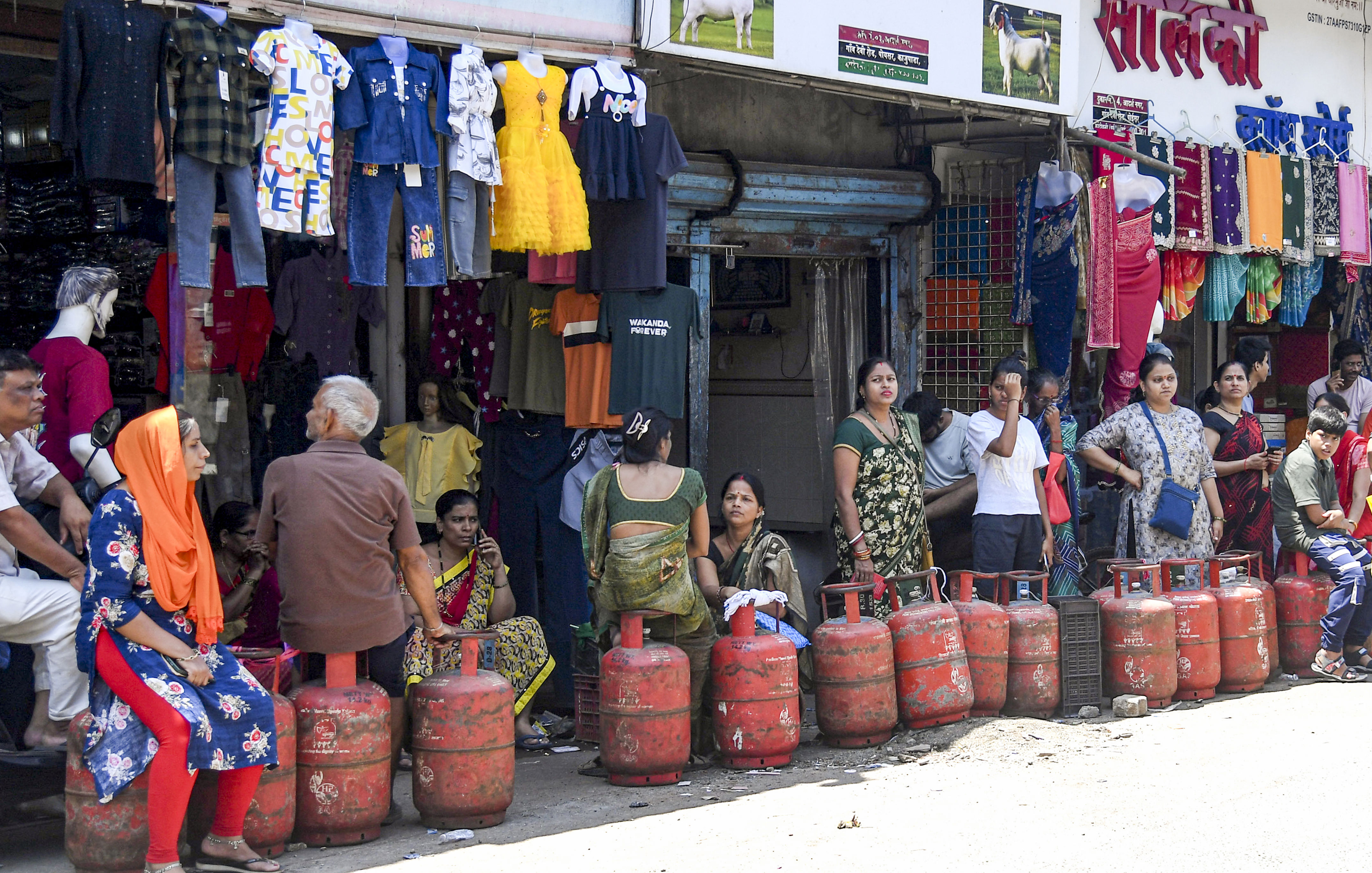 Govt steps up LPG supply, urges calm amid Hormuz concerns