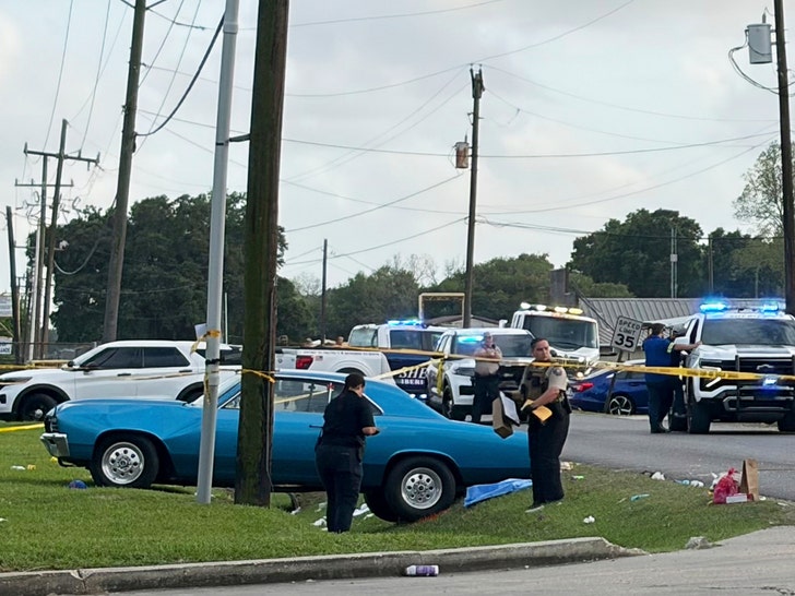 15 injured after car slams into crowd at Louisiana parade