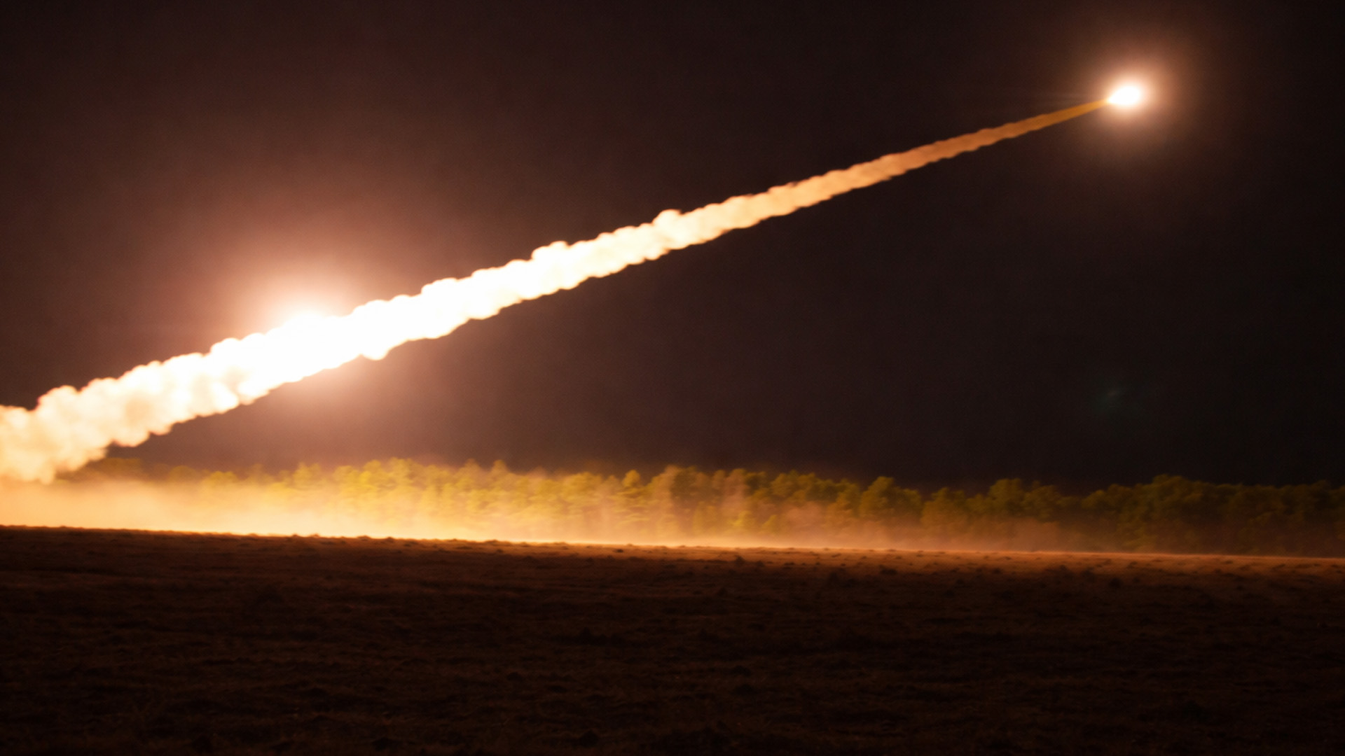 Watch US Army artillery units in live fire exercise