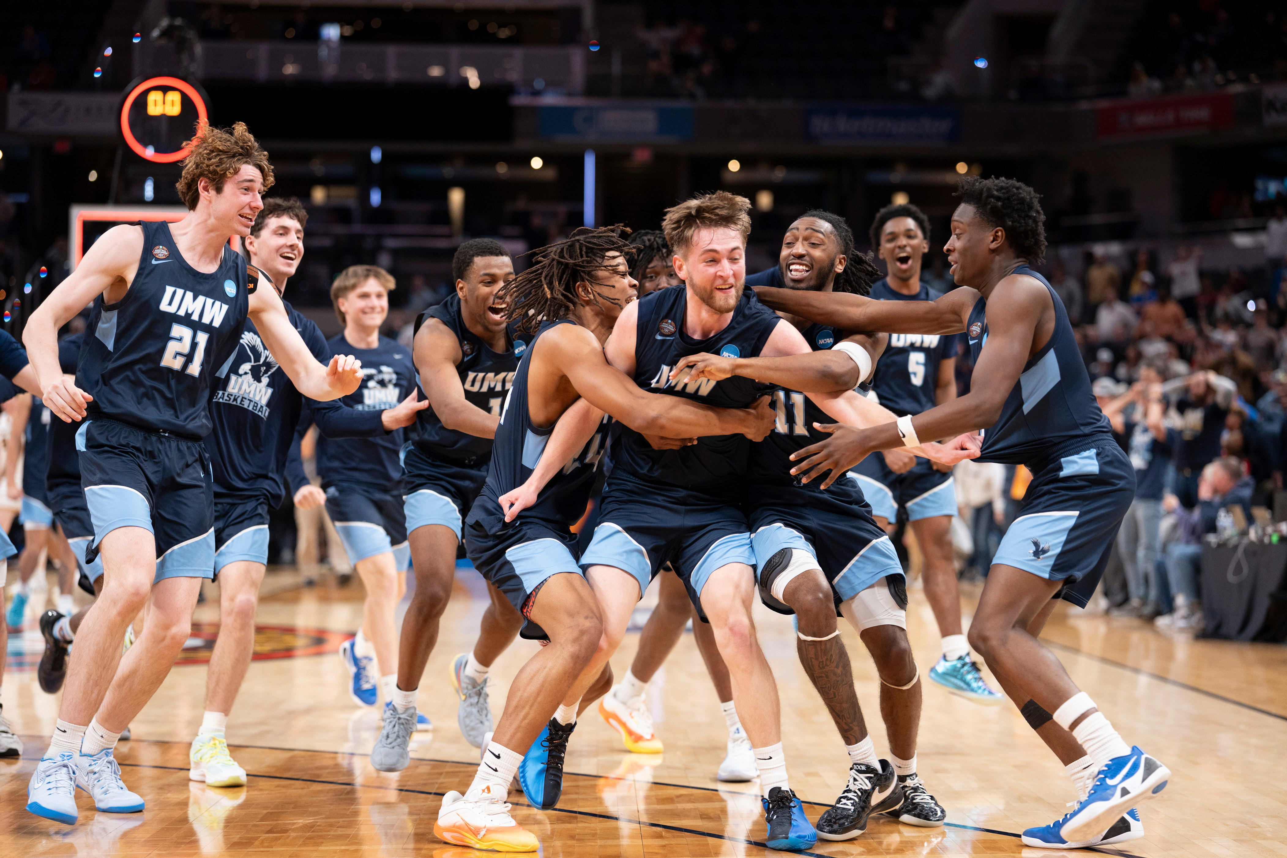 Colin Mitchell’s buzzer beater gives Mary Washington first NCAA ...
